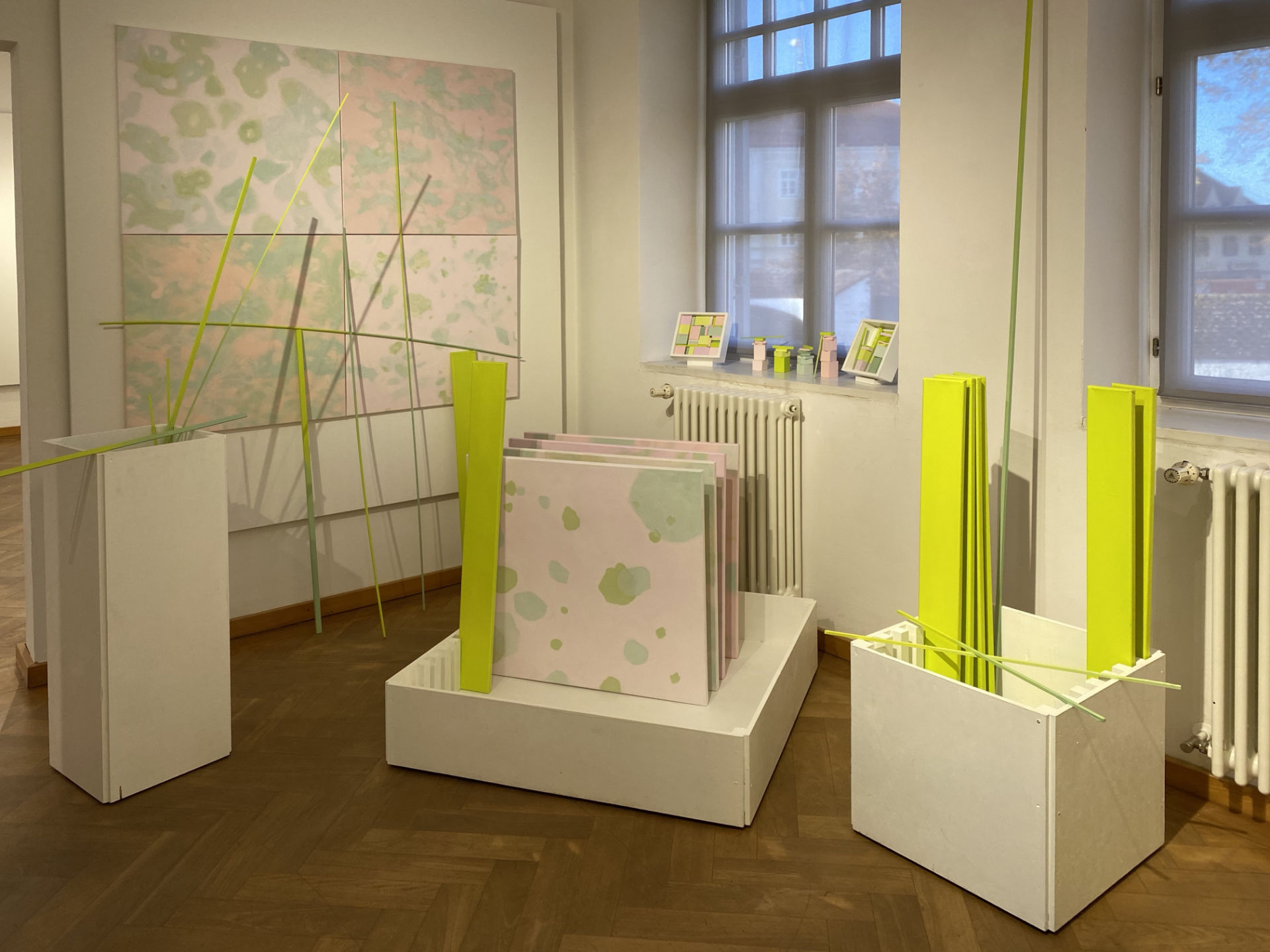 Mehrteiler / Bild-Holz-Installationen